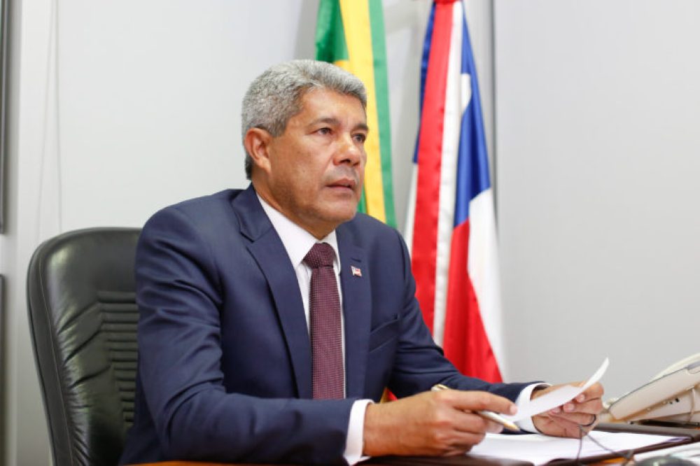 Jorônimo Rodrigues, governador da Bahia, durante gravação do Poder Entrevista com o editor do Poder360, Douglas Rodrigues, na representação do Estado, em Brasiília. | Sérgio Lima/Poder360 27.jan.2023