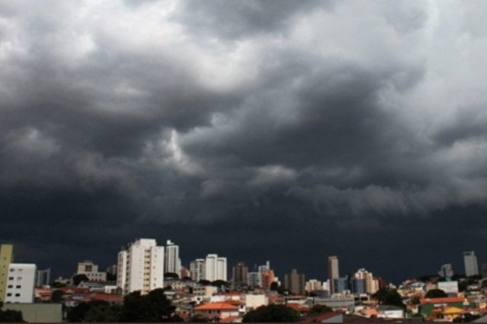 Vitoria-da-Conquista-chuva